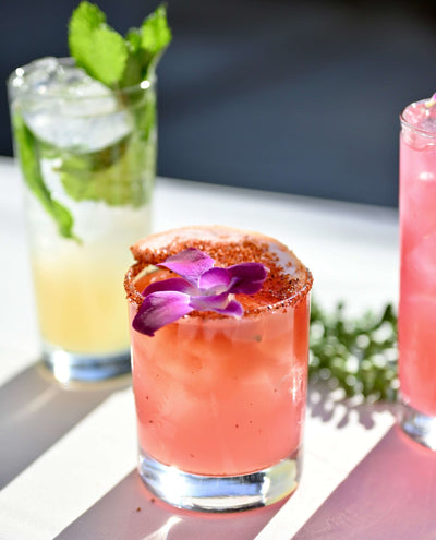 Cocktail à l'infusion d'hibiscus "Hibiscus Sparkle"