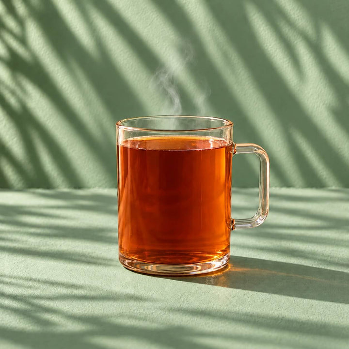 Une tasse de thé de Noël aux épices et orange