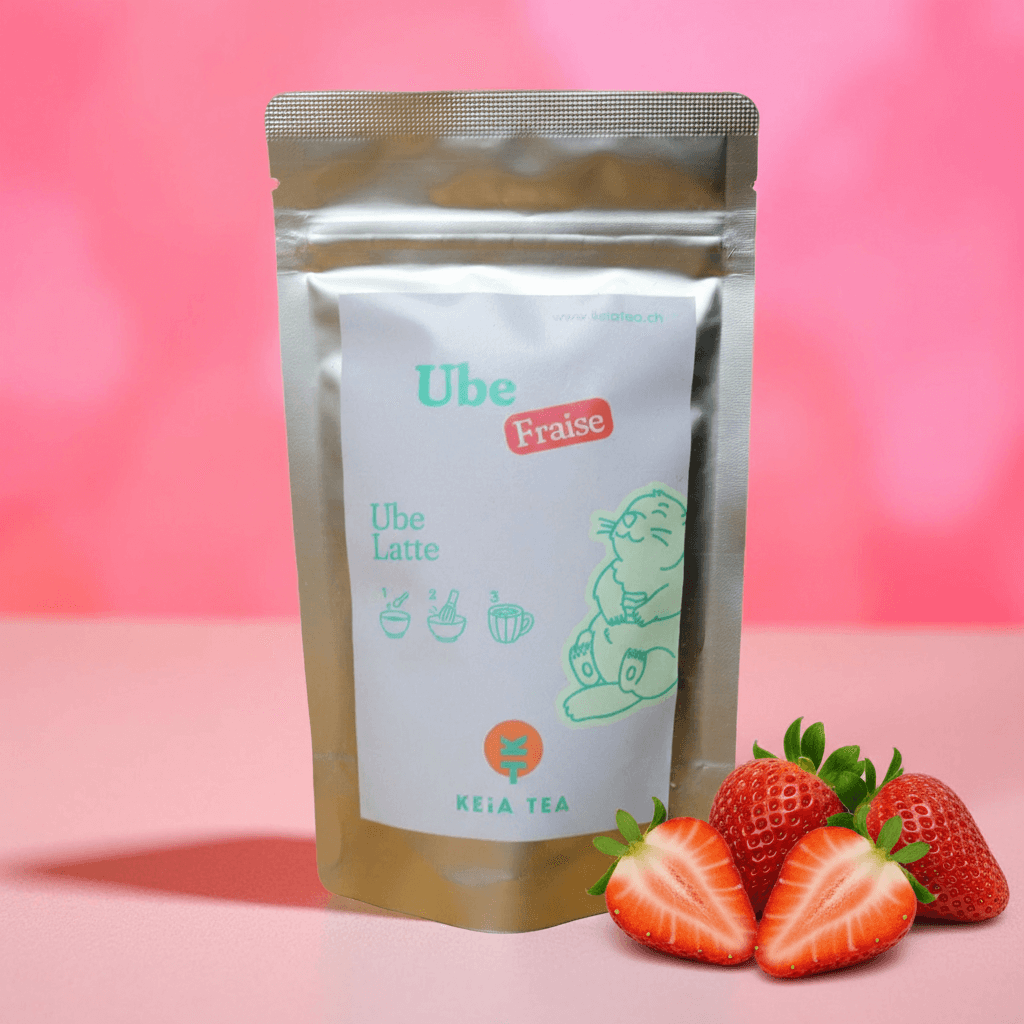 Poudre d'ube fraise Keia Tea pour latte rose-violet, crémeux et fruité.