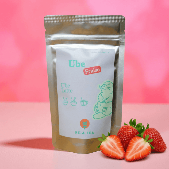 Poudre d'ube fraise Keia Tea pour latte rose-violet, crémeux et fruité.