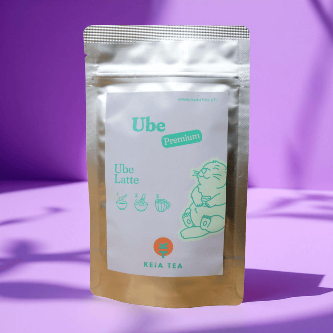 Poudre d'ube premium Keia Tea pour préparer un ube latte nature, naturellement violet.