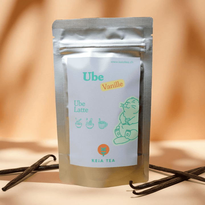 Poudre d'ube vanille Keia Tea pour latte violet doux et crémeux.