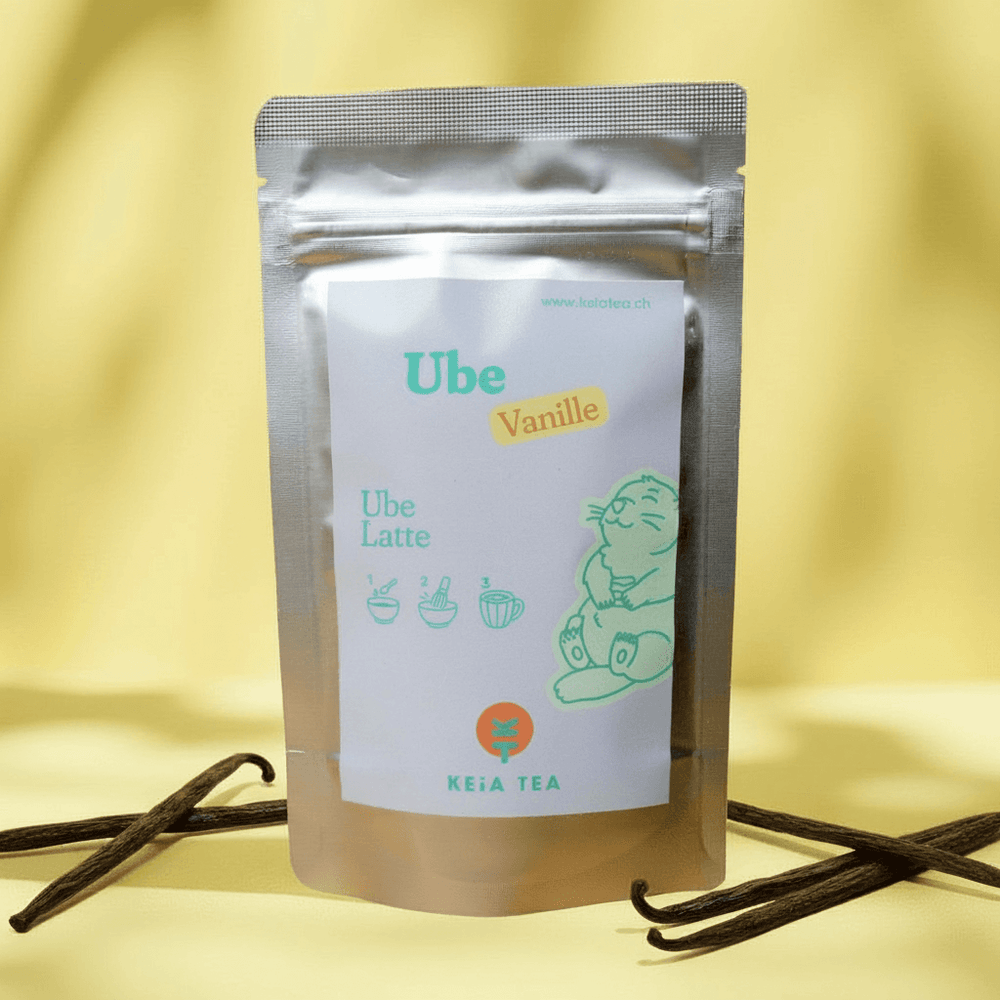Poudre d'ube vanille Keia Tea pour latte violet doux et crémeux.