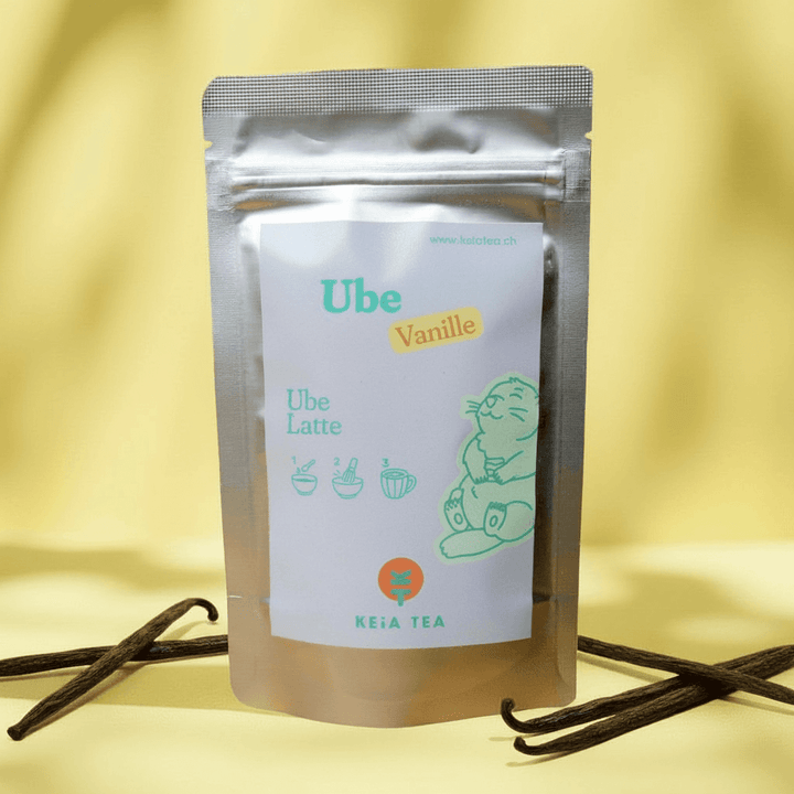 Poudre d'ube vanille Keia Tea pour latte violet doux et crémeux.