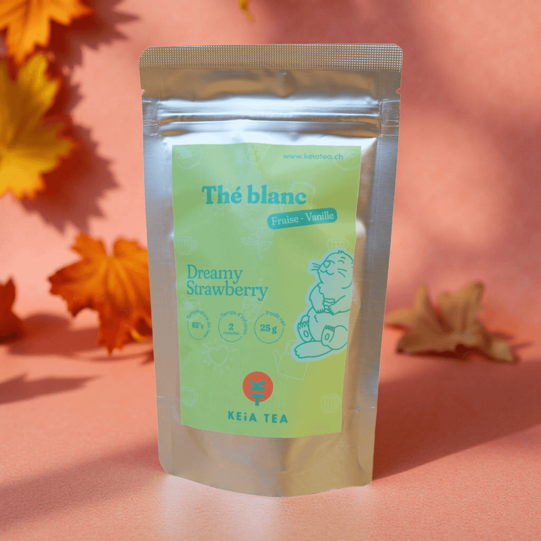 Découvre le délicieux thé blanc gourmand à la fraise et à la vanille.