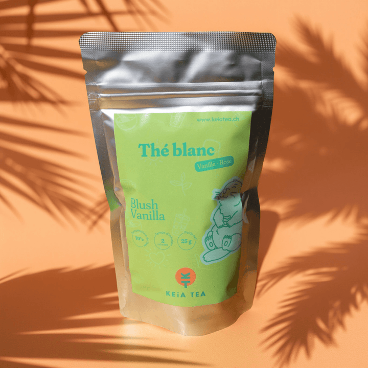 Sachet de thé blanc bio Blush Vanilla de Keia Tea, infusion à la vanille et à la rose, produit suisse en vrac.